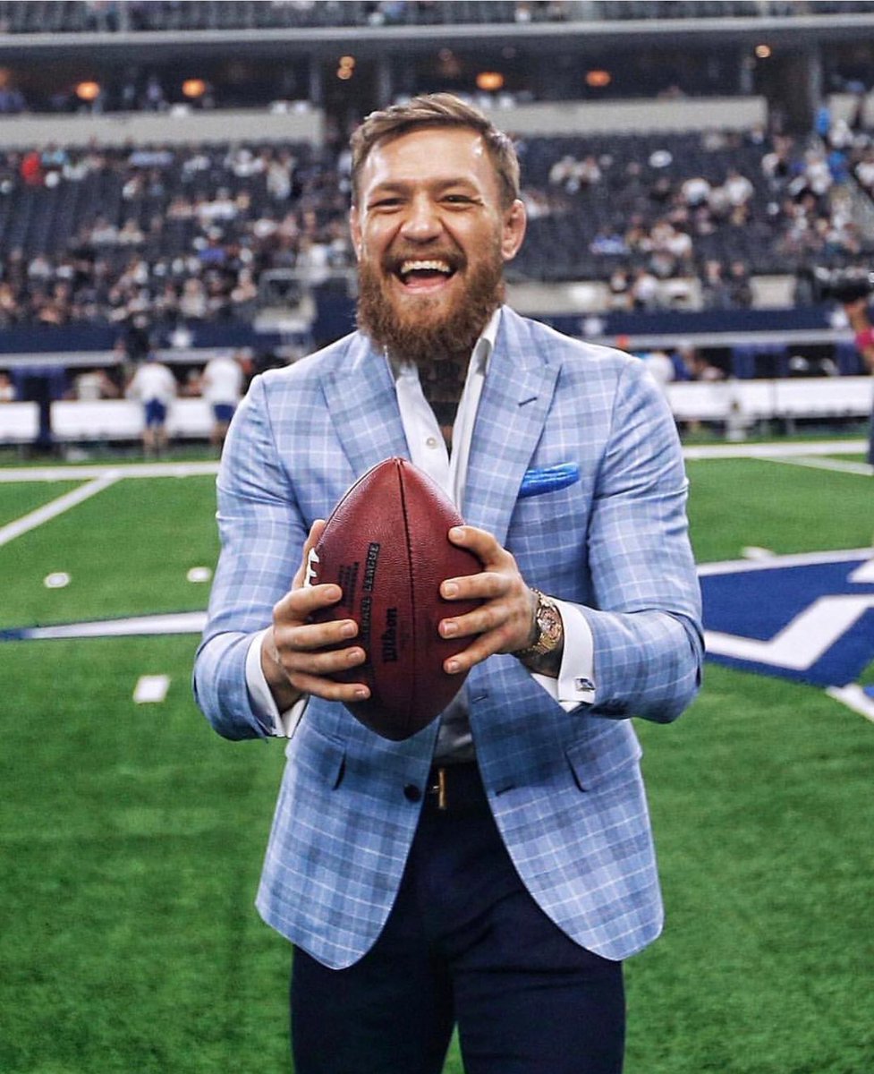 Conor McGregor visitó a los Cowboys de Dallas (Twitter @TheNotoriusMMA)
