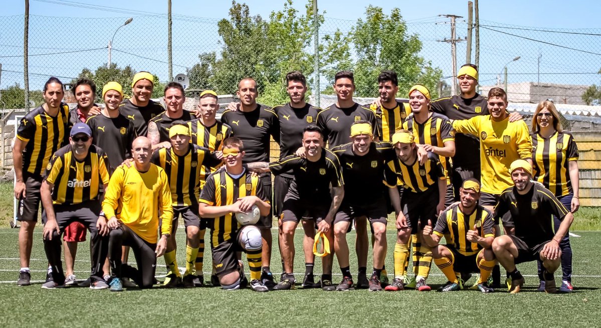 El entrenamiento del Peñarol con el equipo de ciegos (Twitter @OficialCAP)