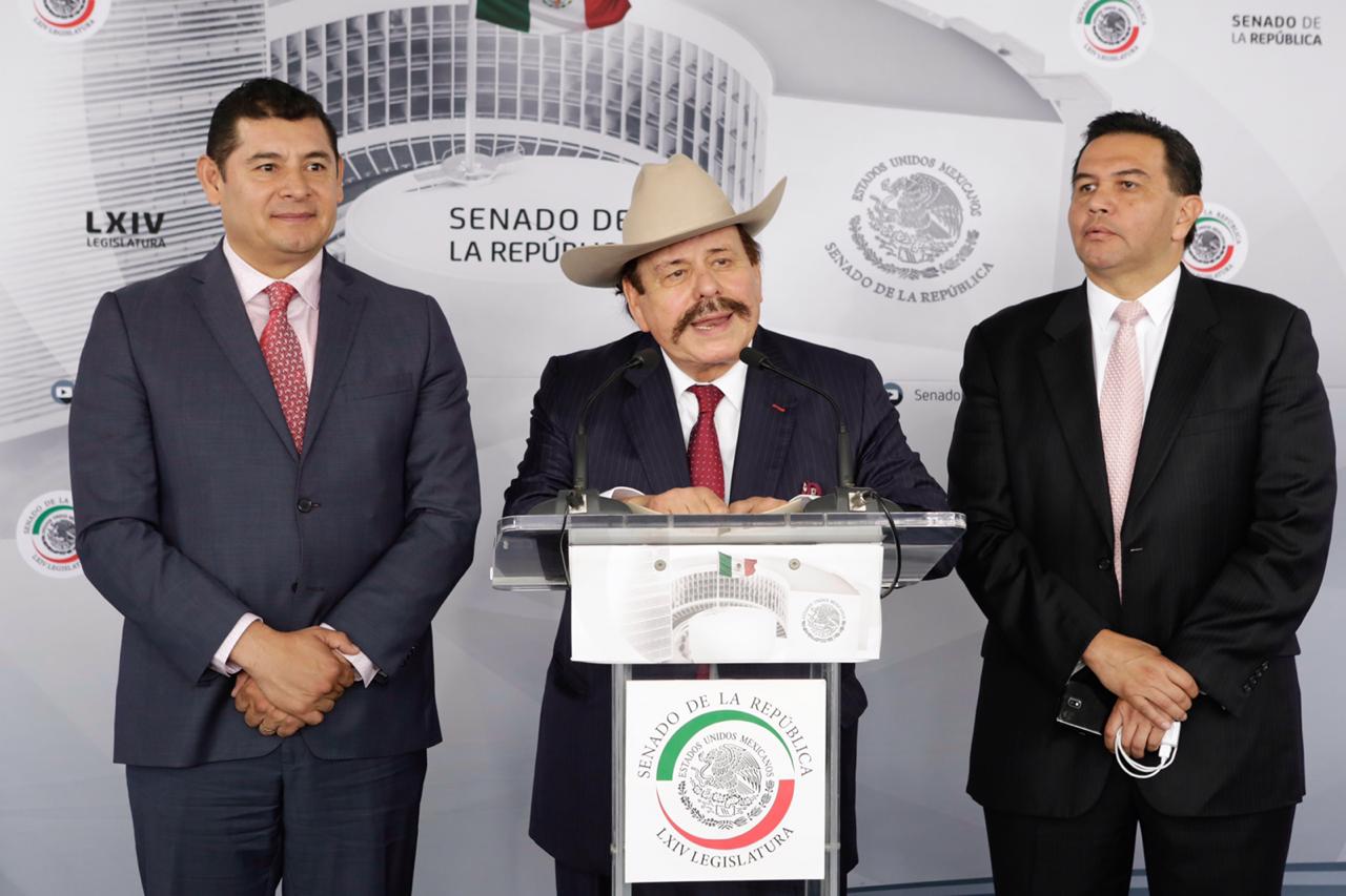 Dio a conocer que se reformarían los artículos 59, 115, 116 y 122 y con ello evitar la reelección