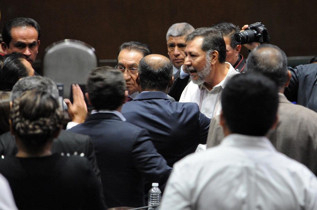 Los diputados Gerardo Fernández Noroña, del PT y Luis Enrique Miranda, del PRI manotearon durante la comparecencia de Rosario Robles. (Cuartoscuro)