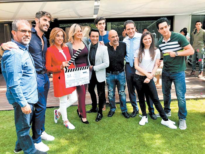 El elenco del primer capítulo estuvo presente en el claquetazo.