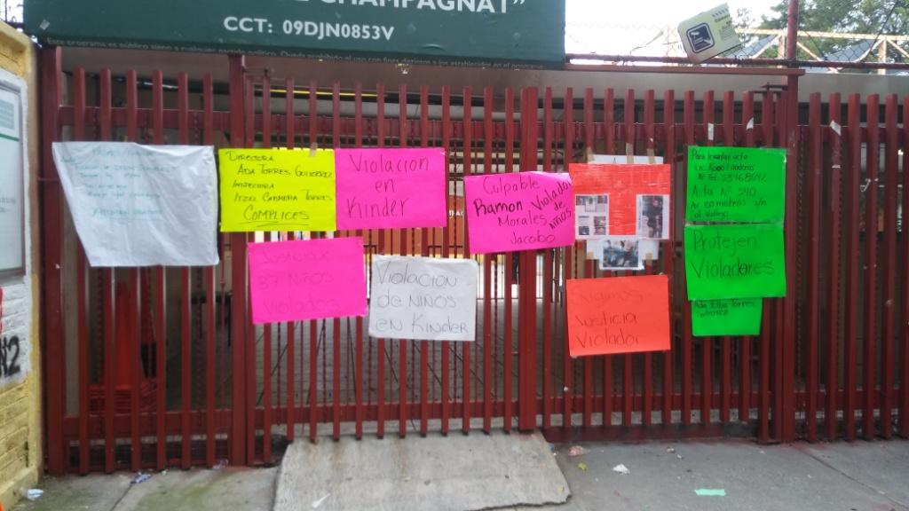 Por la tarde, padres de familia bloquearon la avenida 412 y Loreto Fabela en la GAM. (Jorge Becerril)