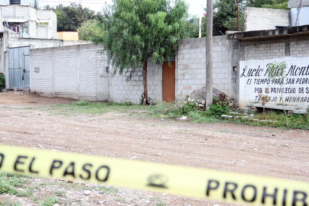 Semienterrado fue como encontraron a Carlos Garcia en un inmueble ubicado en la colonia zapata de Tehuacán (Agencia Enfoque)