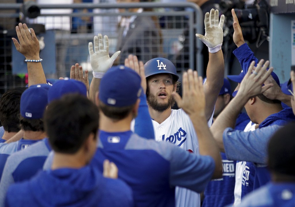 Clayton Kershaw ayudó para la victoria de los Dodgers (AP)