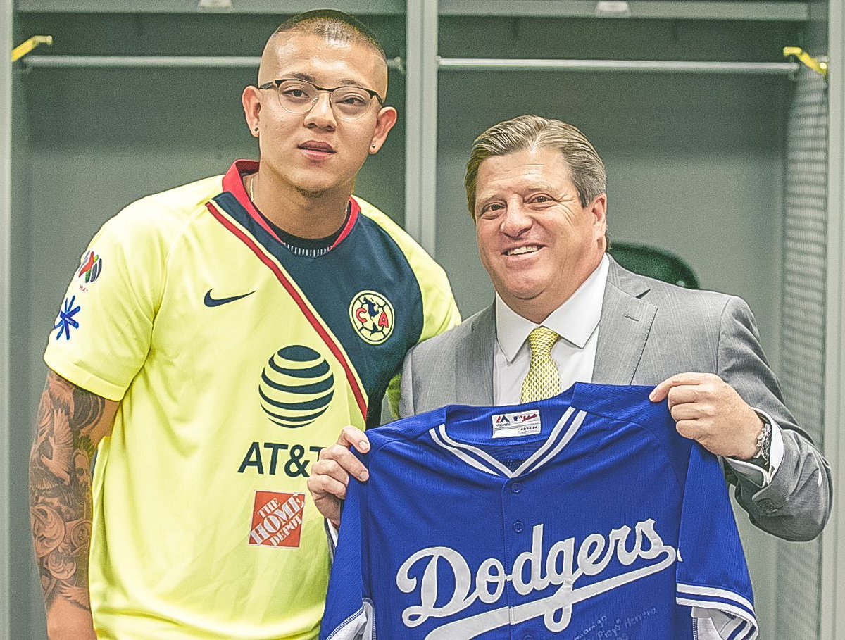 Club América felicita a Julio Urías (@ClubAmerica)