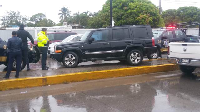 El conductor quería evadir la infracción del elemento vial, por lo que actuó en su contra golpeándole con su unidad (Anahy Meza)