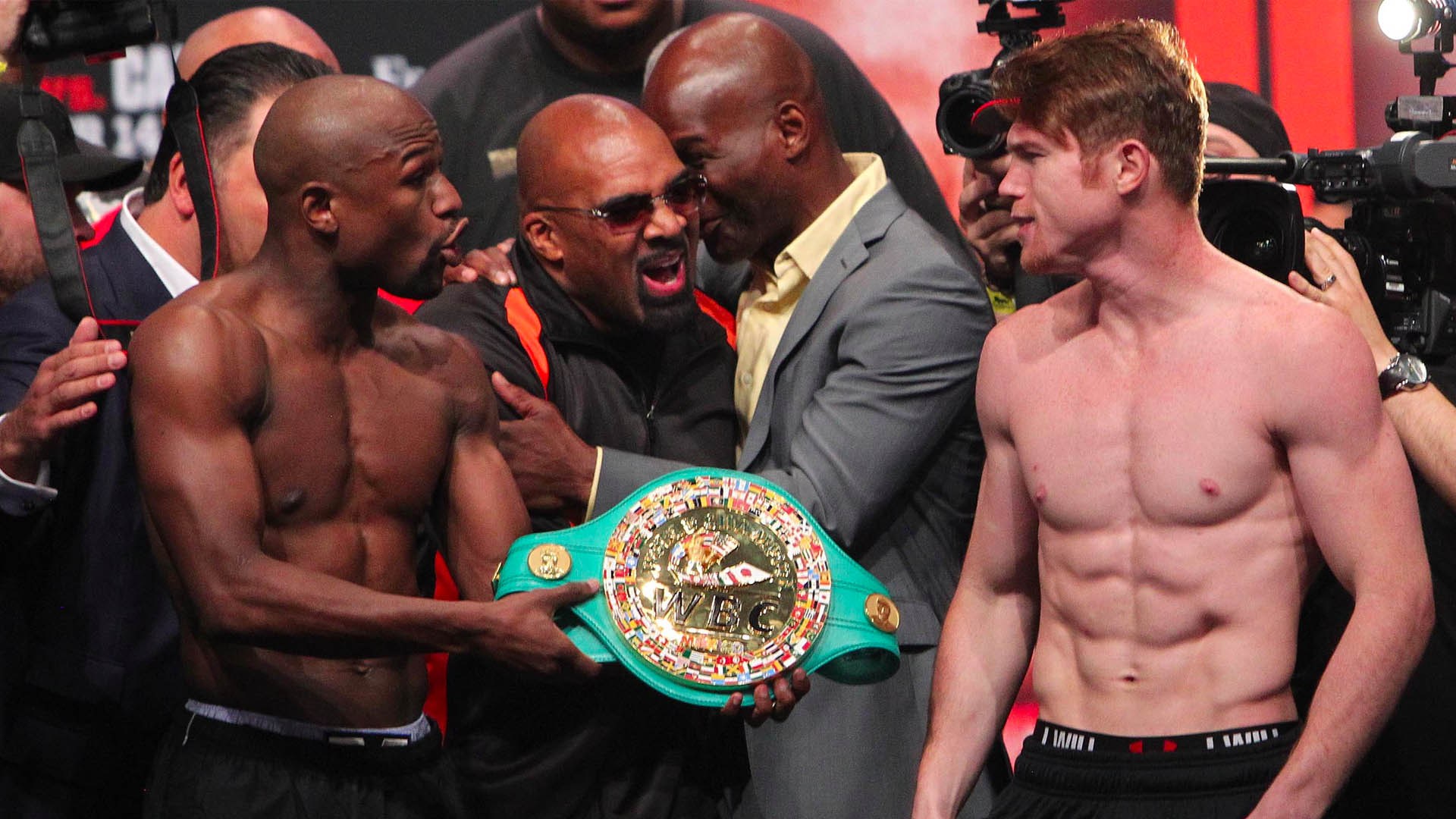 Floyd Mayweather Jr. y Saúl 'Canelo' Álvarez en 2013 (Mexsport)