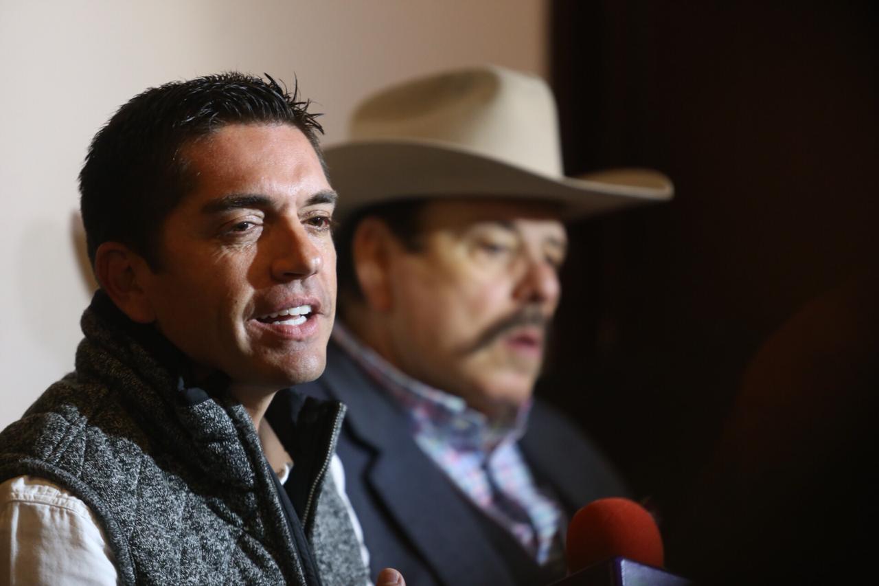 Luis Fernando Salazar y el Senador de Morena en Coahuila, Armando Guadiana. (Especial)