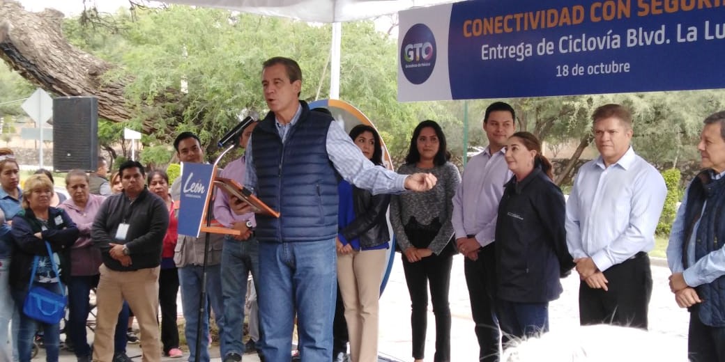 Señaléticas ya lucen con grafiti