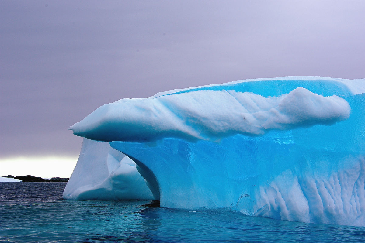 Un bloque de hielo en la Antártida. (Wikicommons)