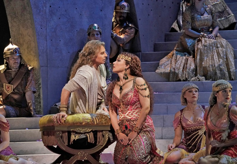 La mezzo Elīna Garanča y el tenor Roberto Alagna protagonizan la ópera. (Foto: Ken Howard | Metropolitan Opera)