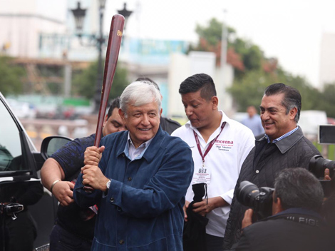 El Presidente electo Andrés Manuel López Obrador se reunió con "El Bronco". (Foto: Jorge López)