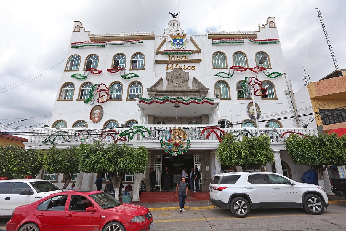 En El Salto se detectaron 600 personas que cobraban sin trabajar. (Fernando Carranza)