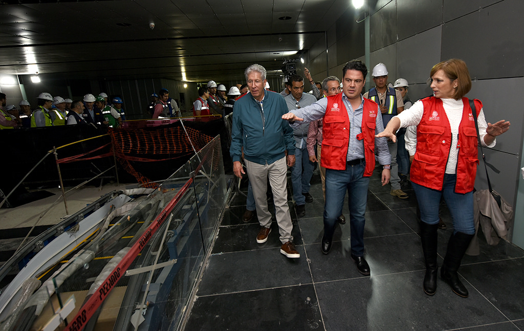 El secretario Gerardo Ruiz, el gobernador Aristóteles Sandoval y la subsecretaria Yuriria Mascott Pérez (Cortesía)