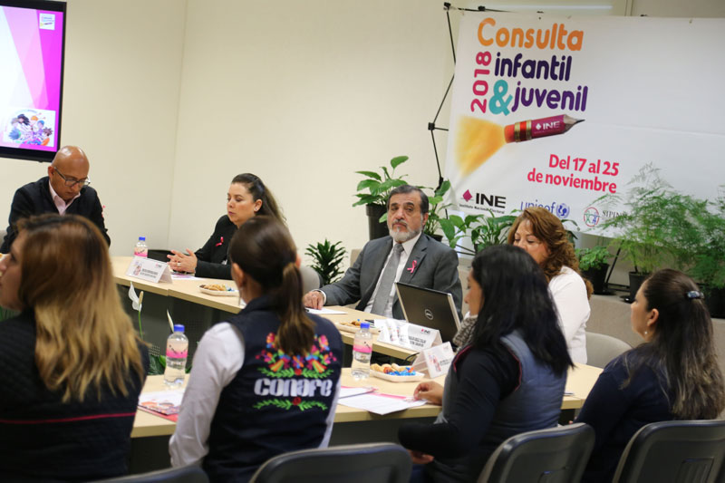 Dan pormenores de la consulta. (Jorge Sánchez)