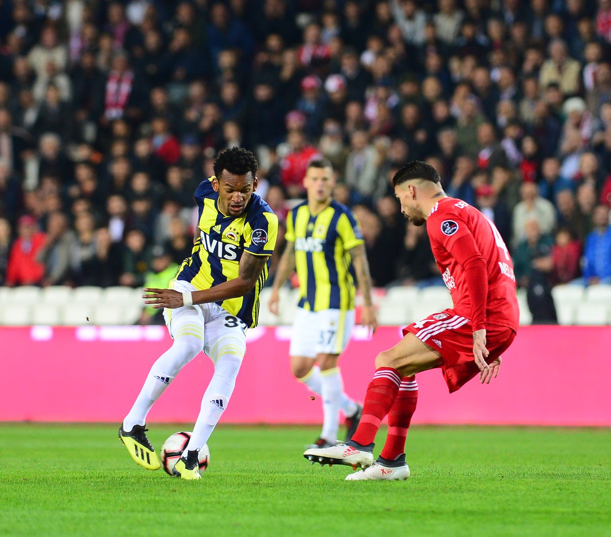 El Fenerbahce igualó a ceros con el Sivasspor en la liga turca (Twitter @Fenerbahce)