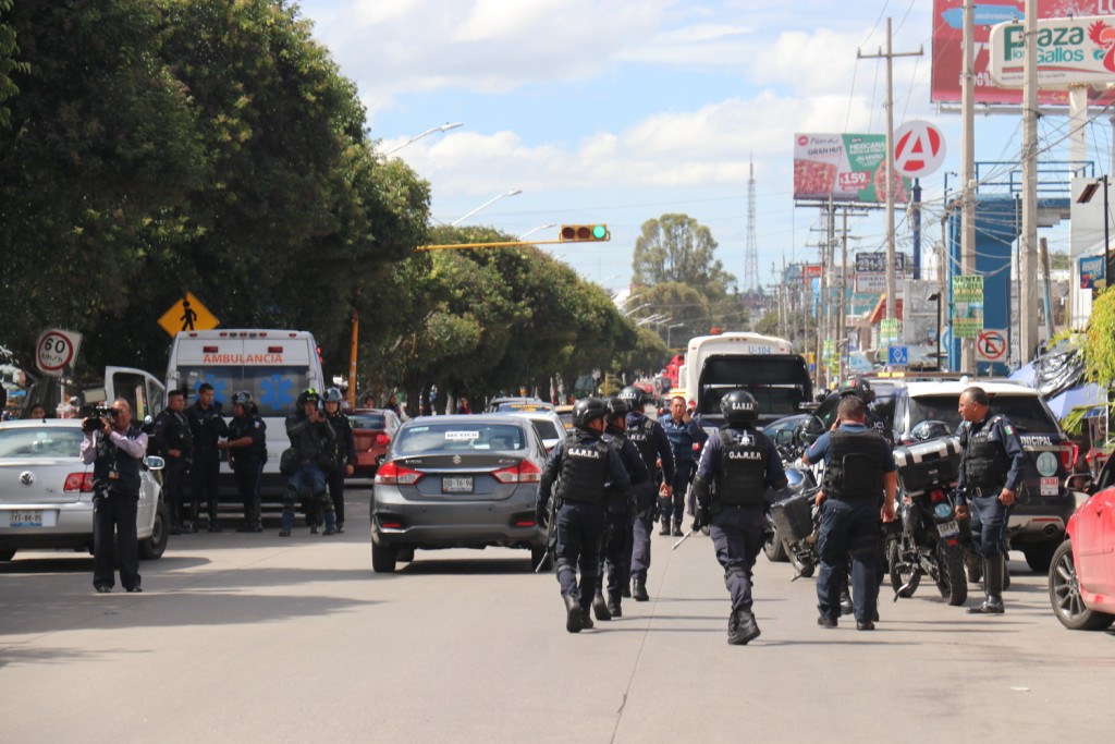 Un lesionado y trece personas fueron detenidas tras el operativo en "La Fayuca" (Agencia Enfoque)