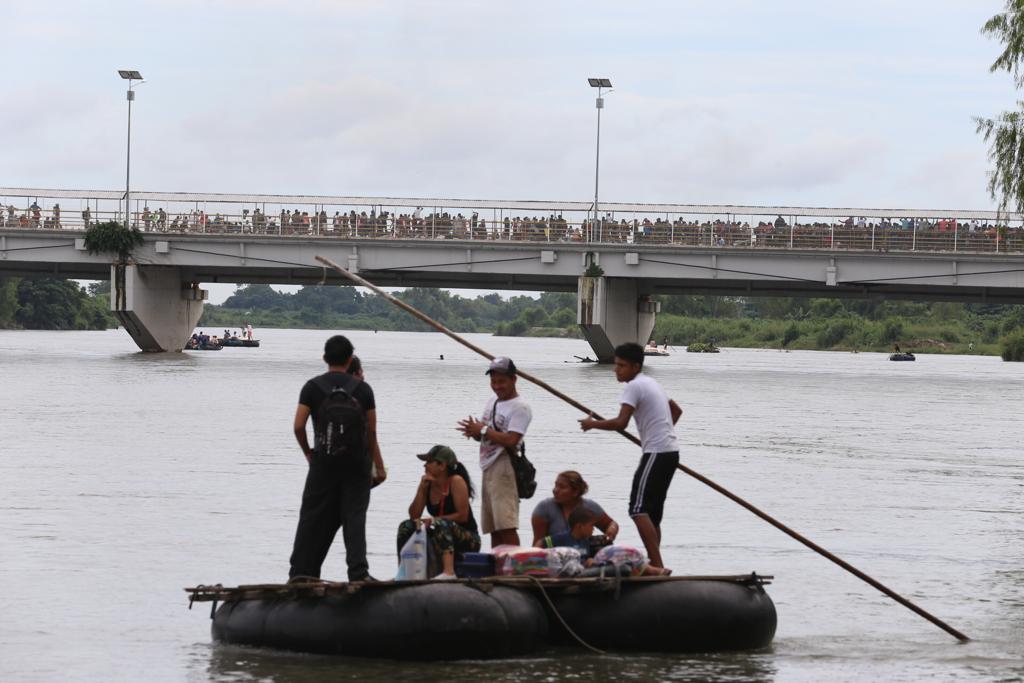 Migrantes hondureños en la frontera de México con Guatemala (Jorge Carballo)