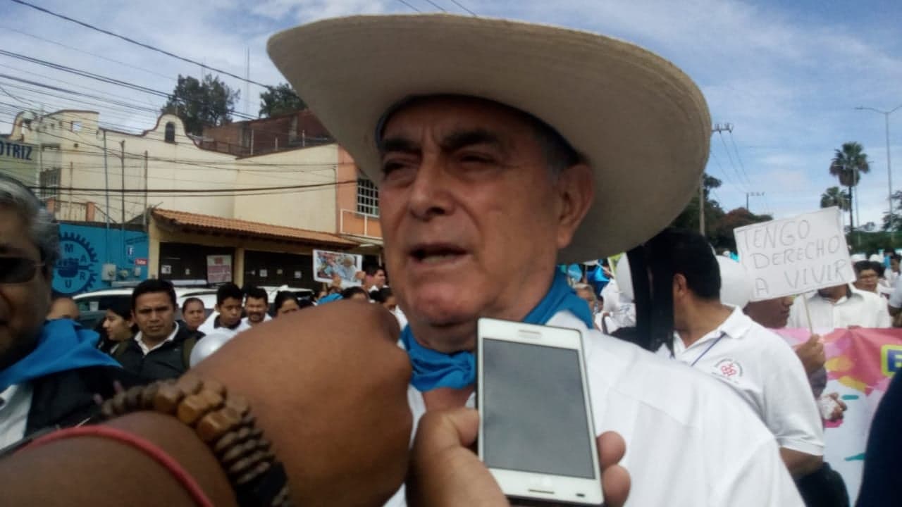 El obispo encabezó una marcha anti aborto en Chilpancingo. (Rogelio Agustín Esteban)