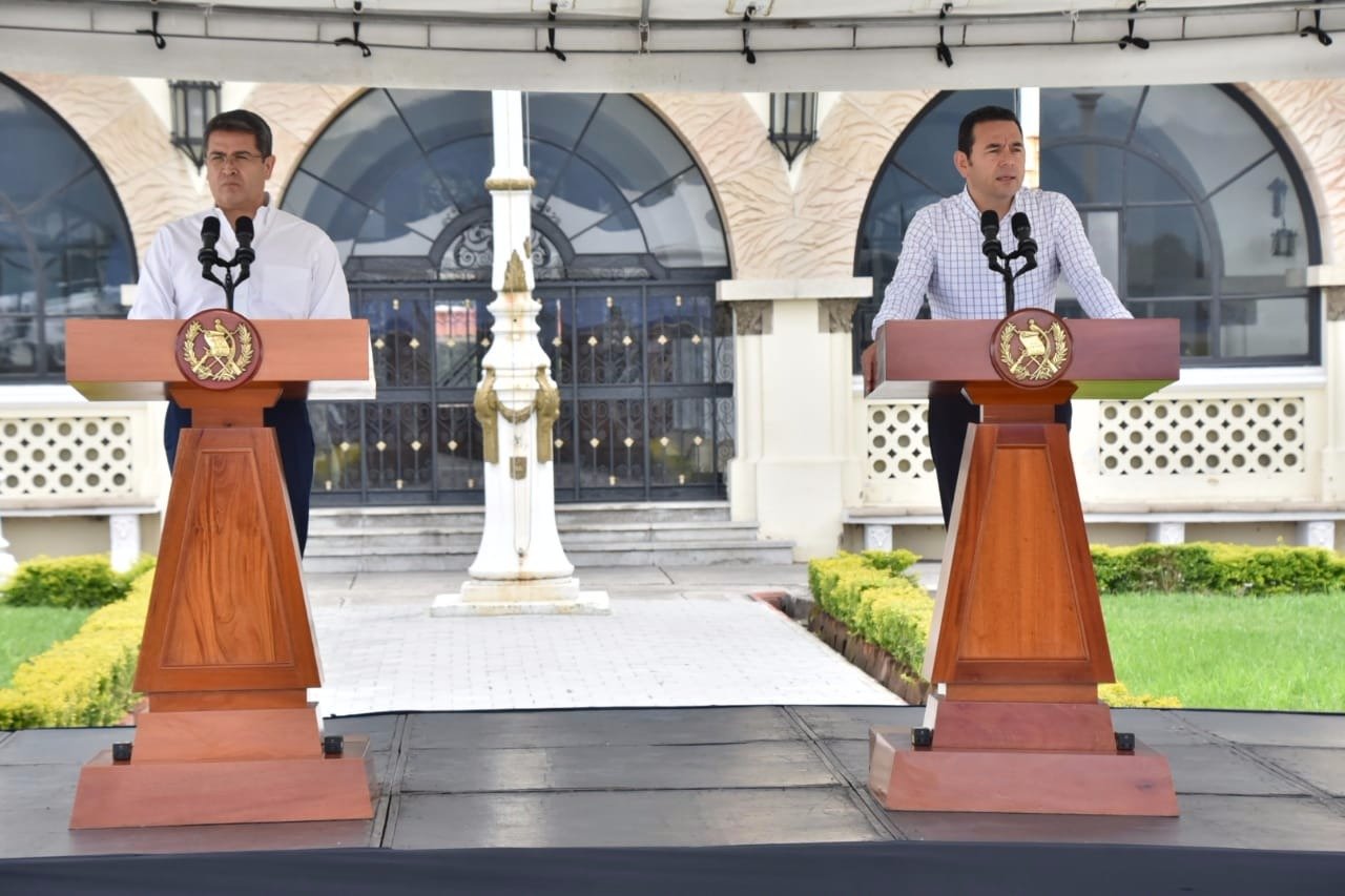 Los presidentes de Honduras y Guatemala informan de plan para atender a integrantes de caravana migrante. (Especial)