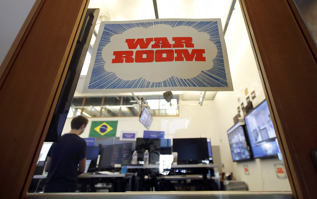 La red social ha trabajado en terminar con la desinformación que hay en su plataforma. (AP)