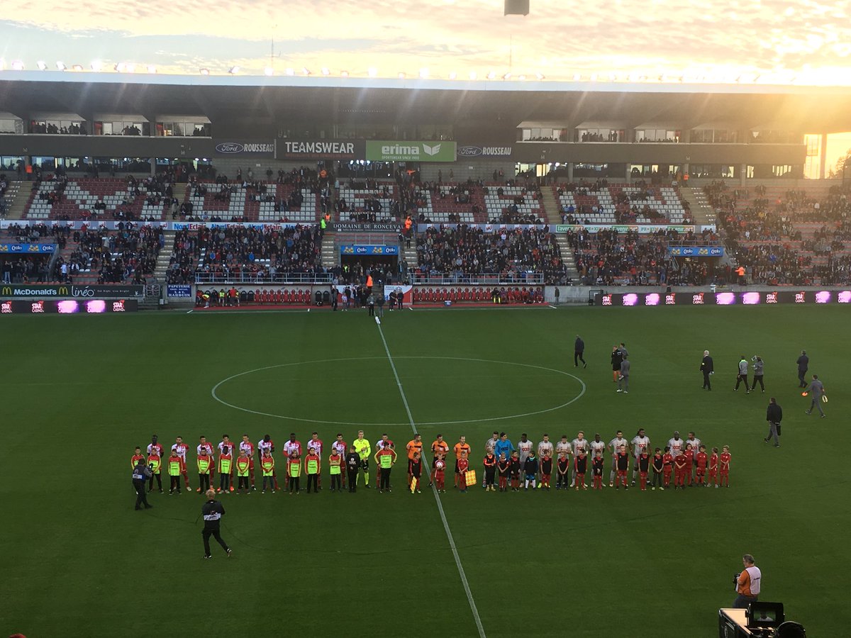 Standard Lieja y Royal Mouscron no se hacen daño (Twitter @Standard_RSCL)