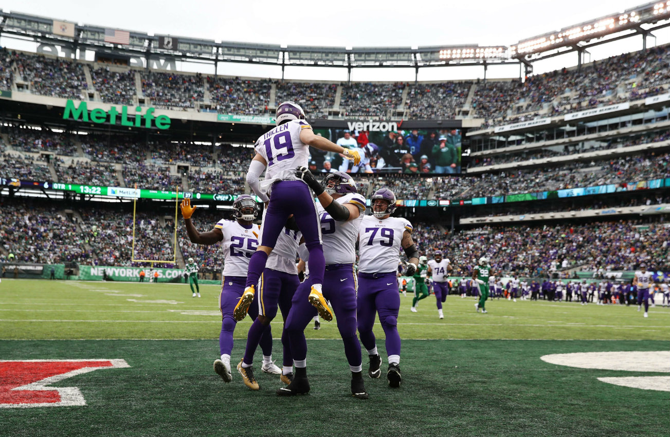 Adam Thielen celebra su touchdown en la victoria de los Vikings sobre los Jets (AFP)
