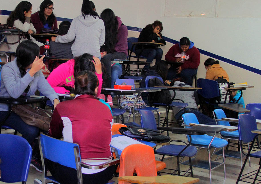 El documento firmado busca dejar sin efecto la reforma laboral y a la vez reinstalar a los maestros.