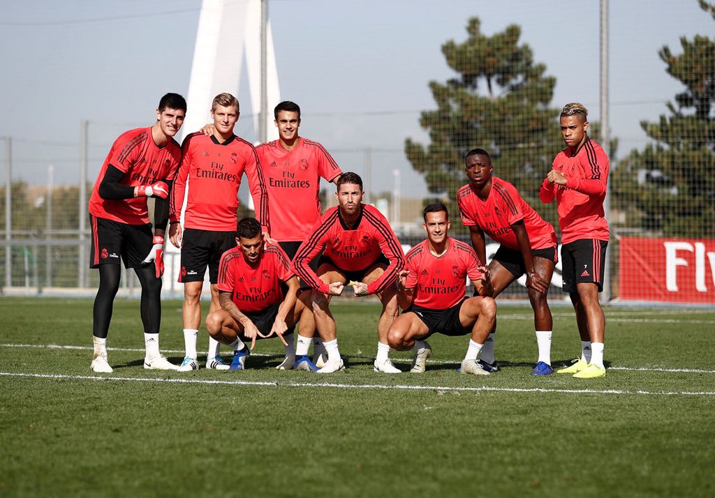 Jugadores del Real Madrid durante entrenamiento previo a partido de Champions League (Twitter @SergioRamos)