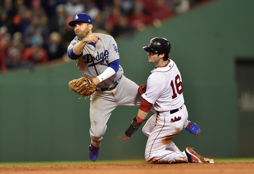 Brian Dozier y  Andrew Benintendi (Reuters)