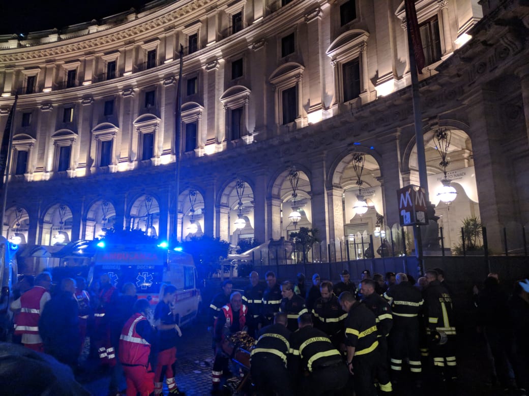Cuerpos de seguridad reaccionaron con rapidez tras el accidente con las escaleras eléctricas en Roma (Leonardo Núñez).
