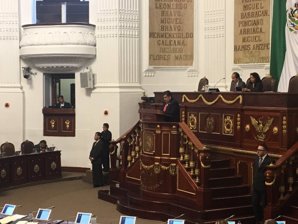Diputados capitalinos del PRI presentaron la iniciativa ante el Congreso. (Twitter @Congreso_CdMex)