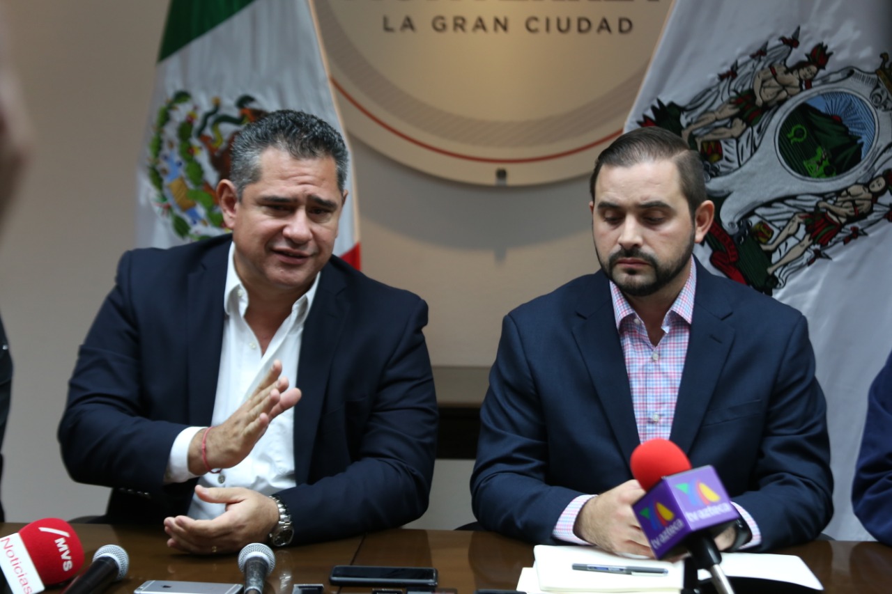 Genaro García de la Garza, secretario del Ayuntamiento (izquierda).  Foto: Roberto Alanís