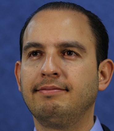 Licenciado en Contaduría Pública por la Universidad Michoacana de San Nicolás de Hidalgo; subdirector en la Coordinación de Delegaciones de Sedesol, en 2002; precandidato a gobernador de Michoacán; senador en las LX y LXI legislaturas y secretario de Sede