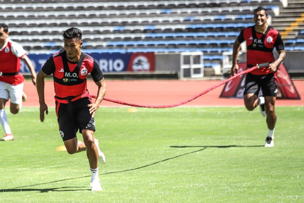 Michael Orozco asegura que Tigres no es invencible y que buscarán el triunfo ante los felinos (Especial)