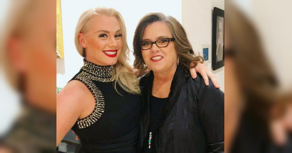 Rosie O'Donnell  y Elizabeth Rooney . (Especial)
