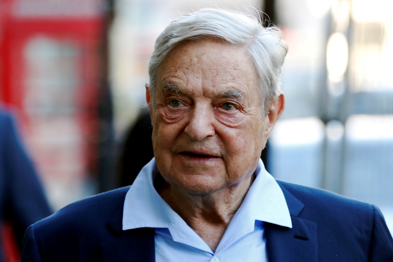 Soros, donante de causas y grupos progresistas, es blanco de una hostil campaña mediática por parte del Gobierno nacionalista de su Hungría natal.