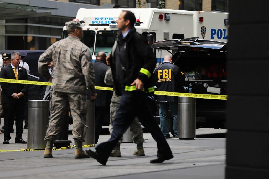 Las autoridades interceptaron un paquete sospechoso que iba dirigido a Hilary Clinton y Barack Obama. (AP)