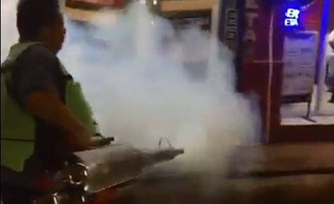 El brigadista rocío el fumigante mientras los migrantes dormían. (Especial)