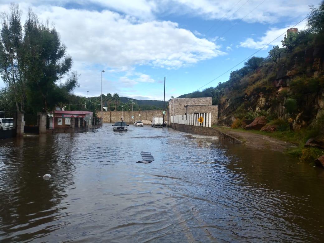 Desde las 4:00 comenzó a subir el nivel del agua. (Gilberto Lastra)