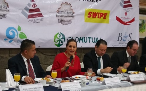 Durante su reunión con empresarios. (Alondra Ávila)