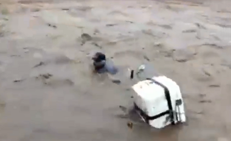 El hombre fue arrastrado por la corriente. (Especial)