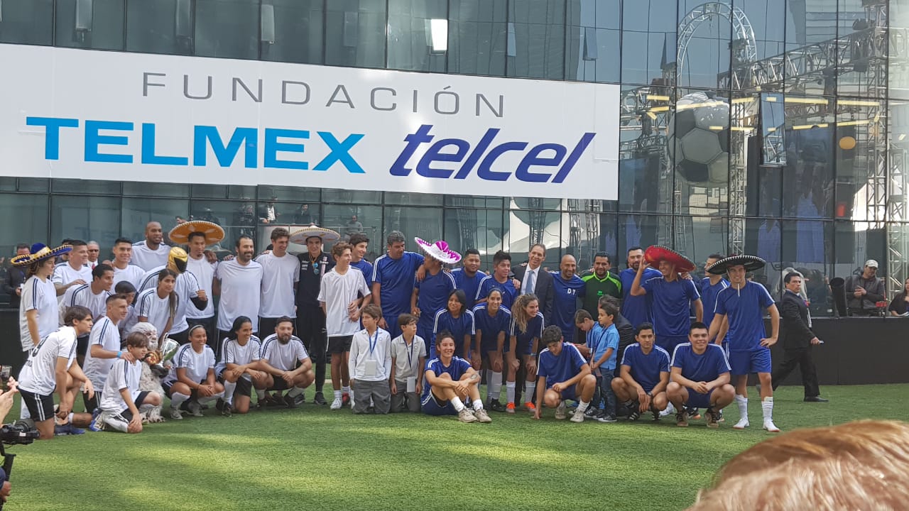 Esteban Ocon y Sergio Pérez jugaron futbol previo al GP México (Zeltzin Zamora)