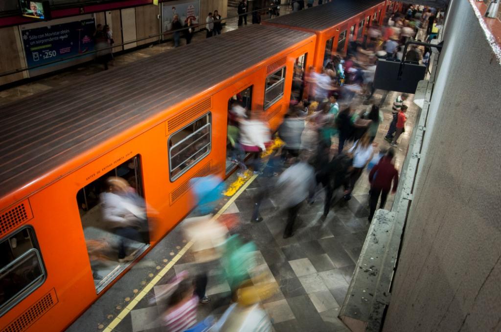 La red de AT&T en las Líneas 1, 2, 3 y 7 impactará a más de 2.6 millones de usuarios del Metro a diario. (Cuartoscuro)