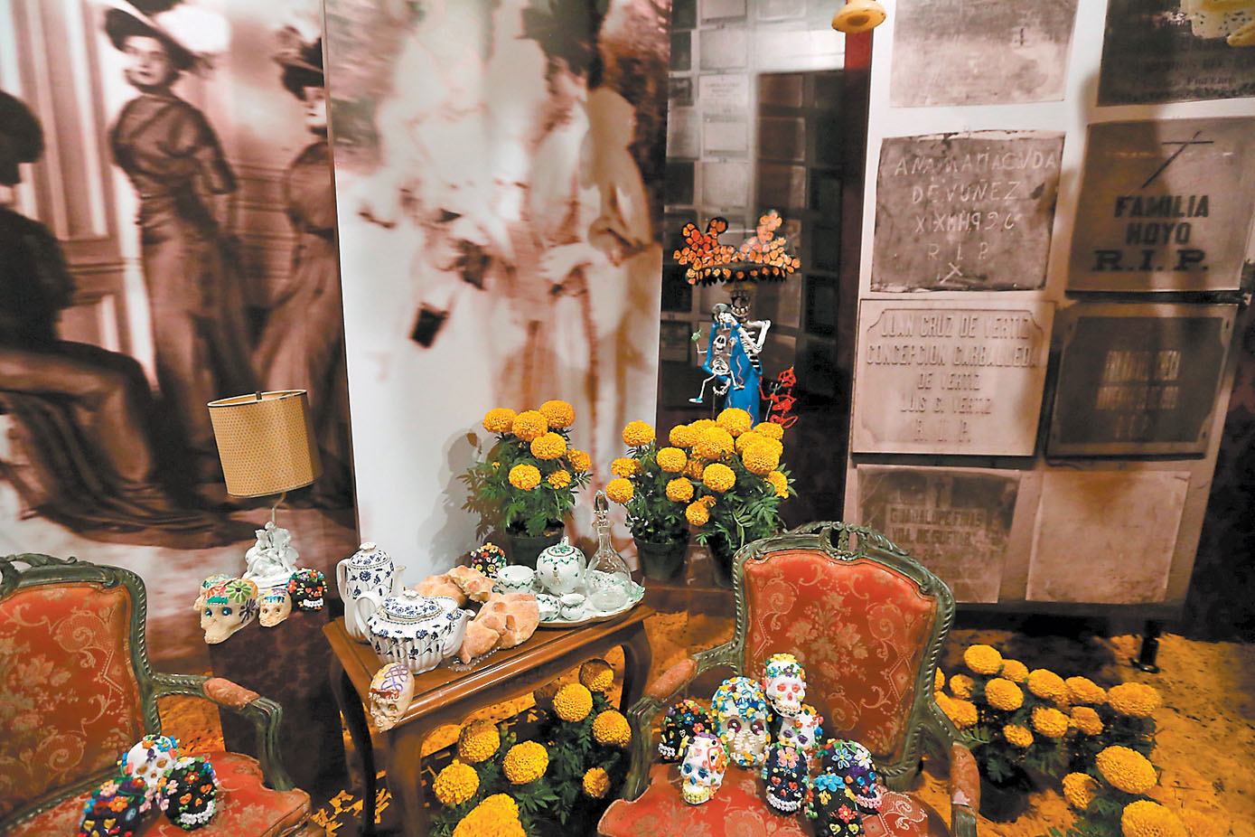 En el altar se aprovechan las piezas de la colección del recinto.  (Nelly Salas)