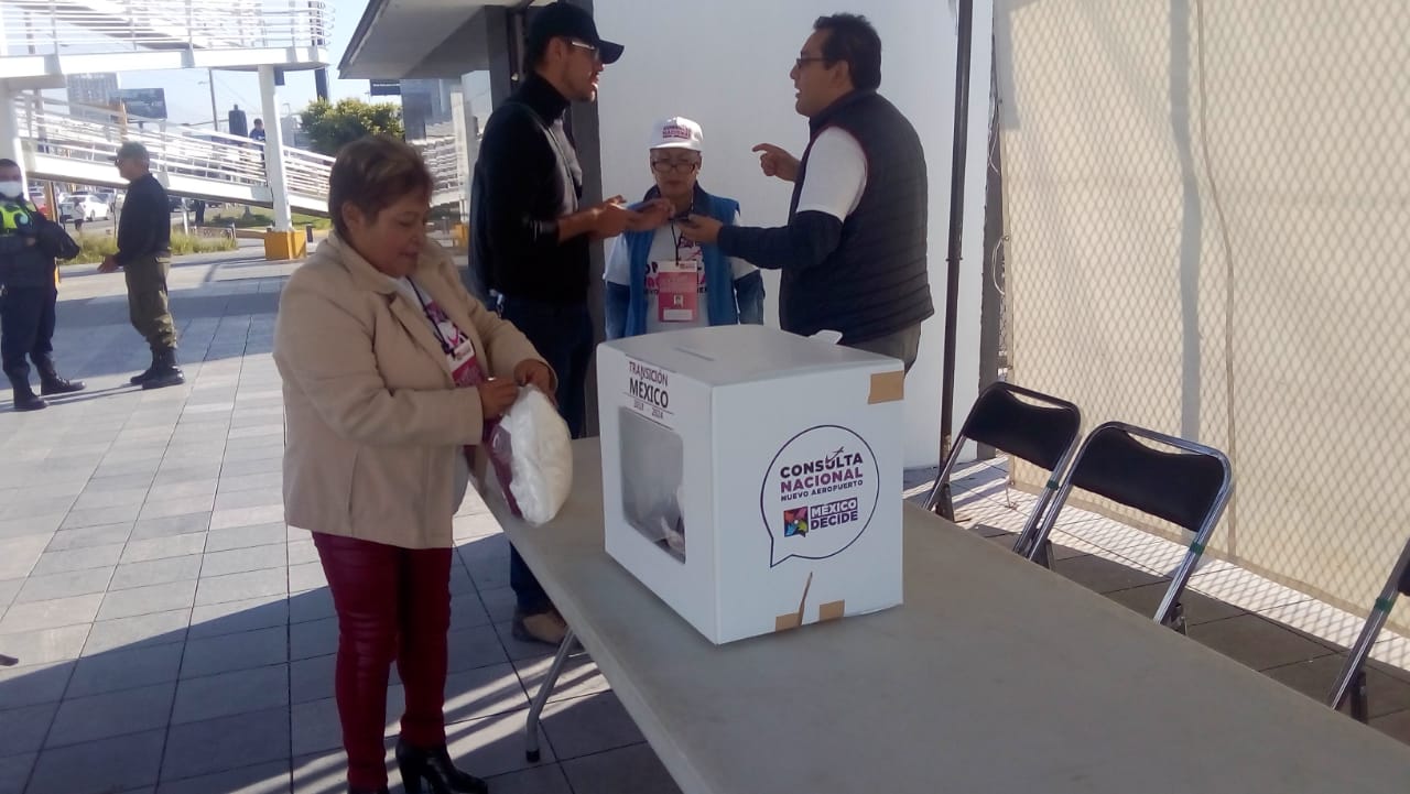 Algunas mesas no fueron instaladas en el lugar que previamente se había anunciado (Andrés Lobato)