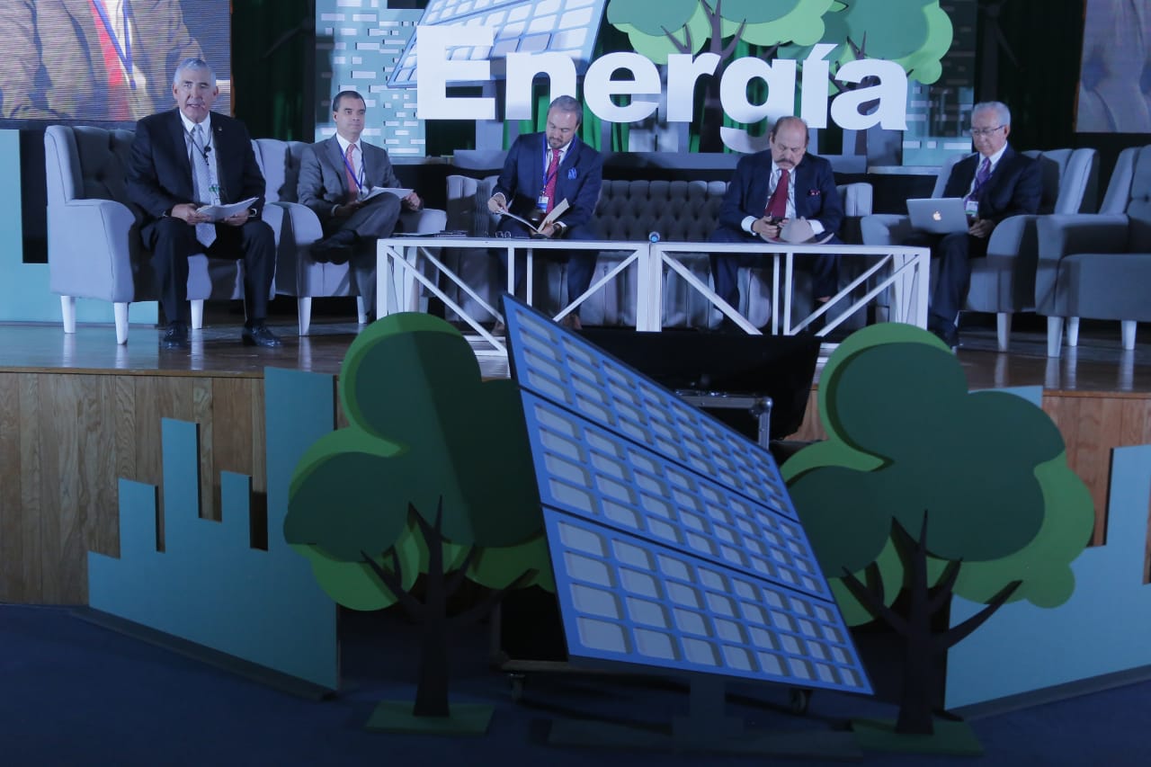 Primer panel “México y su Energía hacia el 2024”. (Manuel Guadarrama)