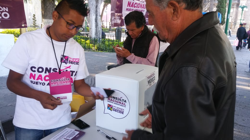 Para votar se requiere contar con la credencial el Instituto federal electoral o Instituto Nacional electoral y no importa si está vigente o no (Josué