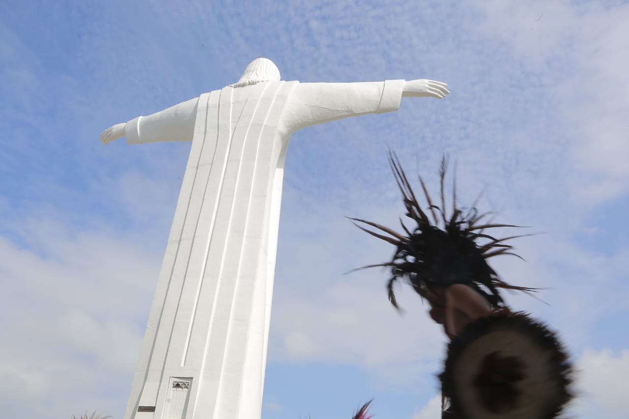 Una vez más el Cristo de las Noas fue testigo de los feligreses que van por su reliquia. (Manuel Guadarrama)