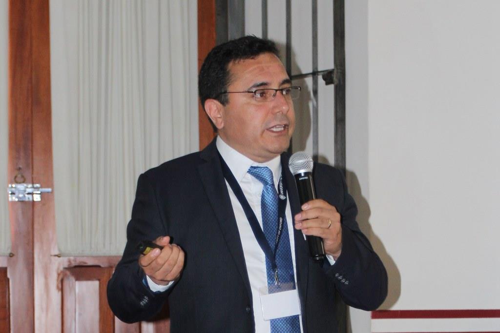 Doctor Arturo Reyes Sandoval, profesor asociado en la Universidad de Oxford, en Reino Unido (Especial)